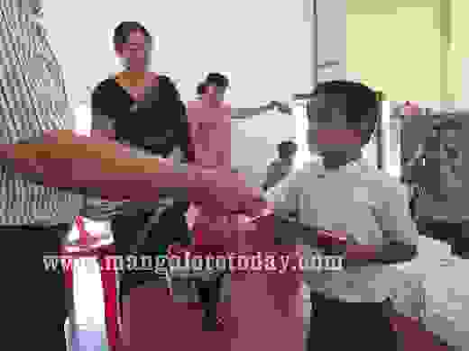 AWRT distributes books to Mannagudda school children 2